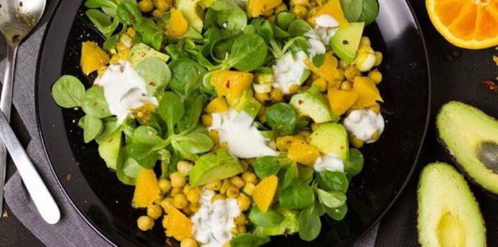Chickpea and Avocado Salad: High-protein recipe for spring