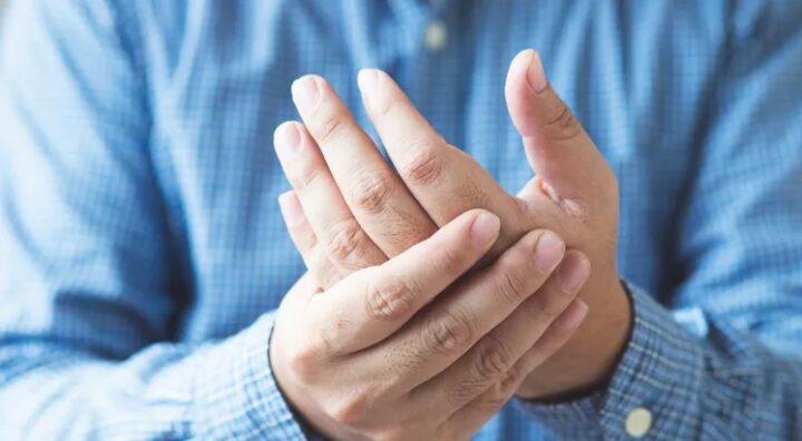 What can be behind swollen fingers